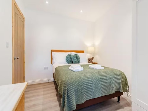 Family - Central - Wifi - Parking - Sleeps 4