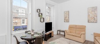 Family - Central - Parking - Wifi - Sleeps 4