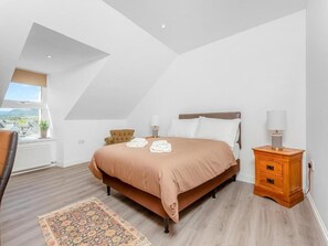 1 bedroom, iron/ironing board, free WiFi, bed sheets - Family - Central - Parking - Wifi - Sleeps 3 (Inverness)