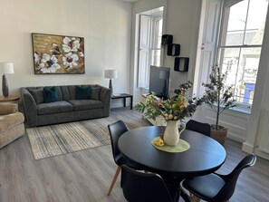 Living area - Family - Central - Parking - Wifi - Sleeps 4 (Inverness)