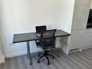 Interior - Family - Central - Parking - Wifi - Sleeps 4 (Inverness)