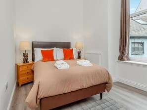 1 habitación, tabla de planchar con plancha, wifi gratis y ropa de cama 