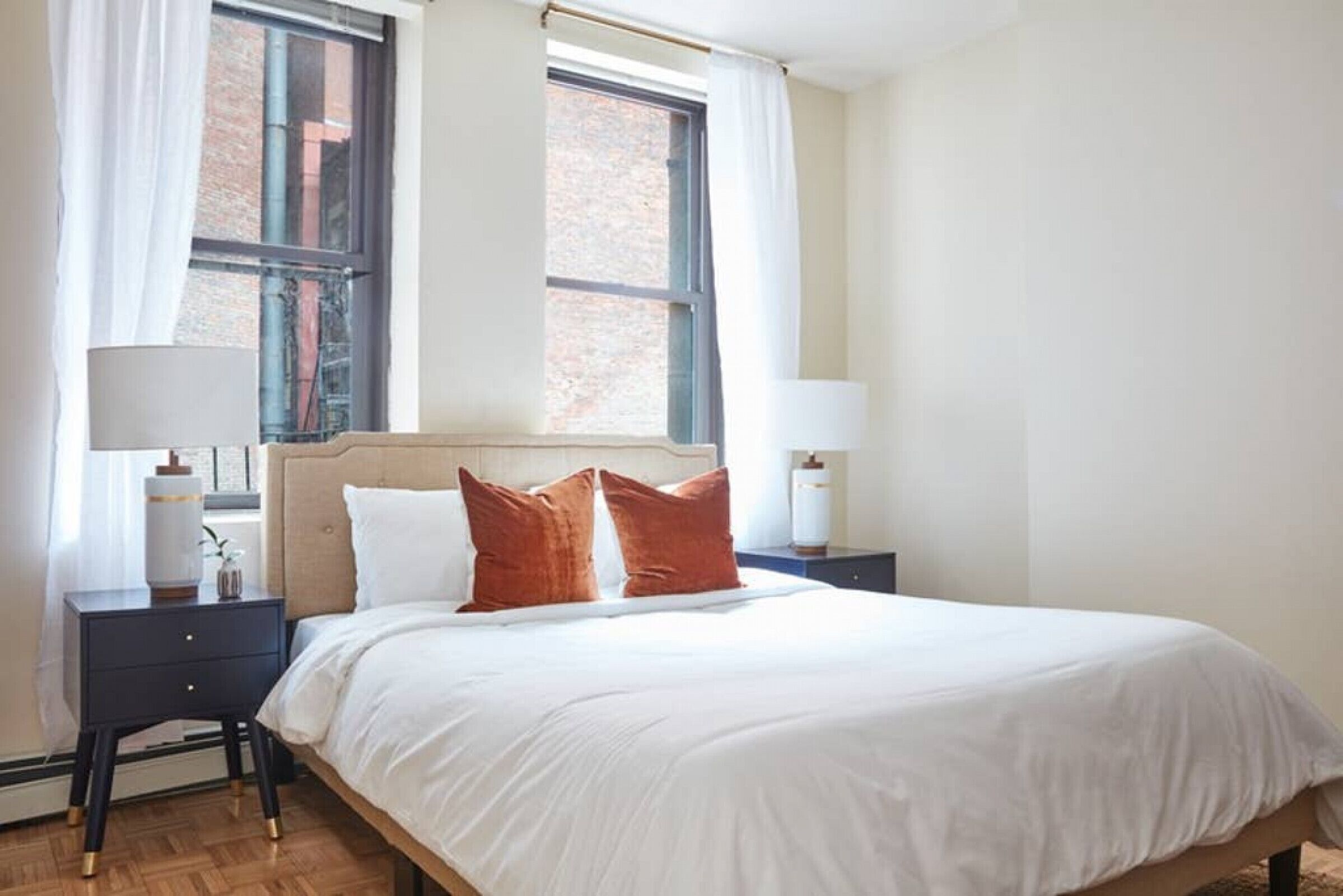 Desk, iron/ironing board, WiFi, bed sheets