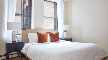 Desk, iron/ironing board, WiFi, bed sheets