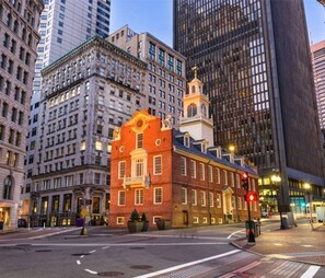 Exterior - New to Vrbo! Downtown loft 5min to North End, Boston Conference and Exhibition Center! Walk to MBTA! (Boston)