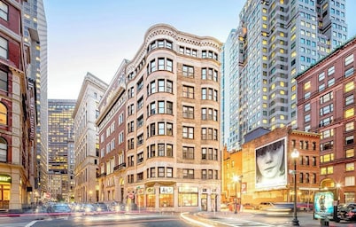 Awesome downtown location - walking distance to great restaurants, Boston Common, Southie + Seaport