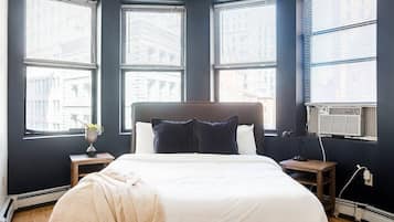 Desk, iron/ironing board, WiFi, bed sheets