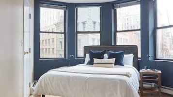 Desk, iron/ironing board, WiFi, bed sheets