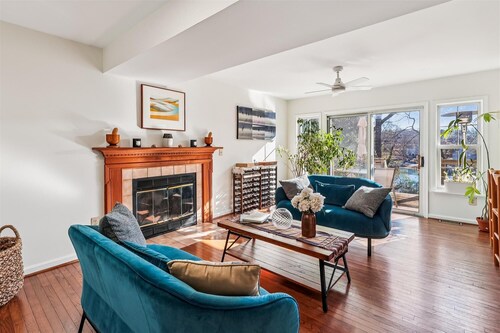 Waterfront home: history, nature and comfort