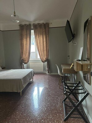 Superior Double Room, City View | Desk, iron/ironing board, free cots/infant beds, free WiFi - Guest House Chateau Indipendenza (Rome)