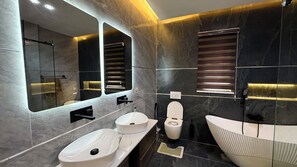 Shower, bidet, towels, soap - Luxury 4bedroom semidetached Airbnb (Lagos)