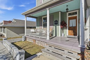 Exterior detail - Tree house   Therapy (Wilmington)