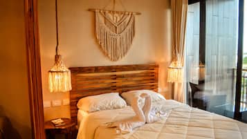 Deluxe Studio, Sea View | In-room safe, iron/ironing board, free WiFi