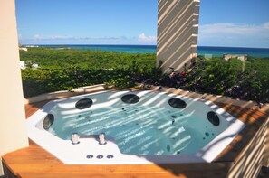 Outdoor spa tub - CARIBIQUE (Playa del Carmen)