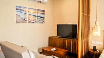 Departamento Deluxe, vista parcial al mar | Área de sala de estar