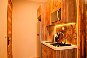 Deluxe Studio, Sea View | Private kitchen | Fridge, microwave, stovetop, cookware/dishes/utensils - CARIBIQUE (Playa del Carmen)