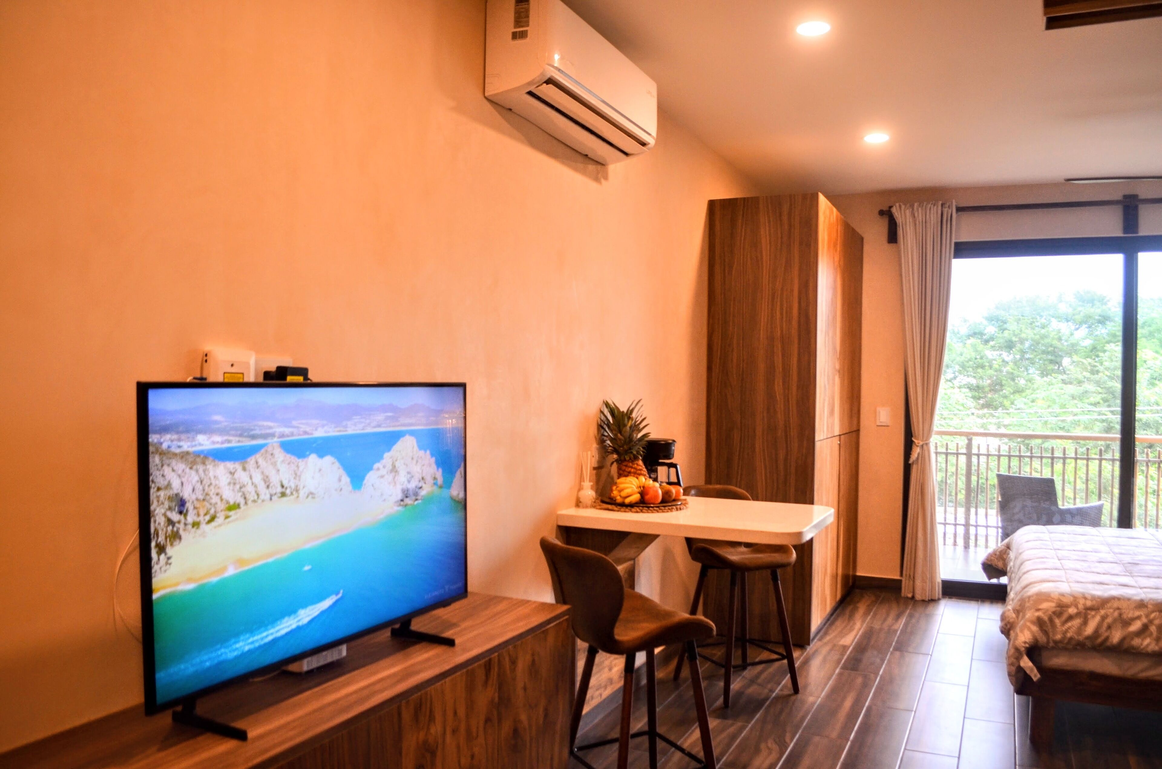 Leilighet – deluxe, sjøutsikt | Safe på rommet, strykejern/-brett og wi-fi (inkludert)