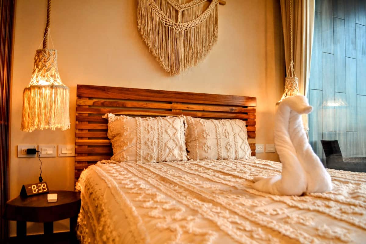 Deluxe Studio Suite, Sea View | In-room safe, iron/ironing board, free WiFi