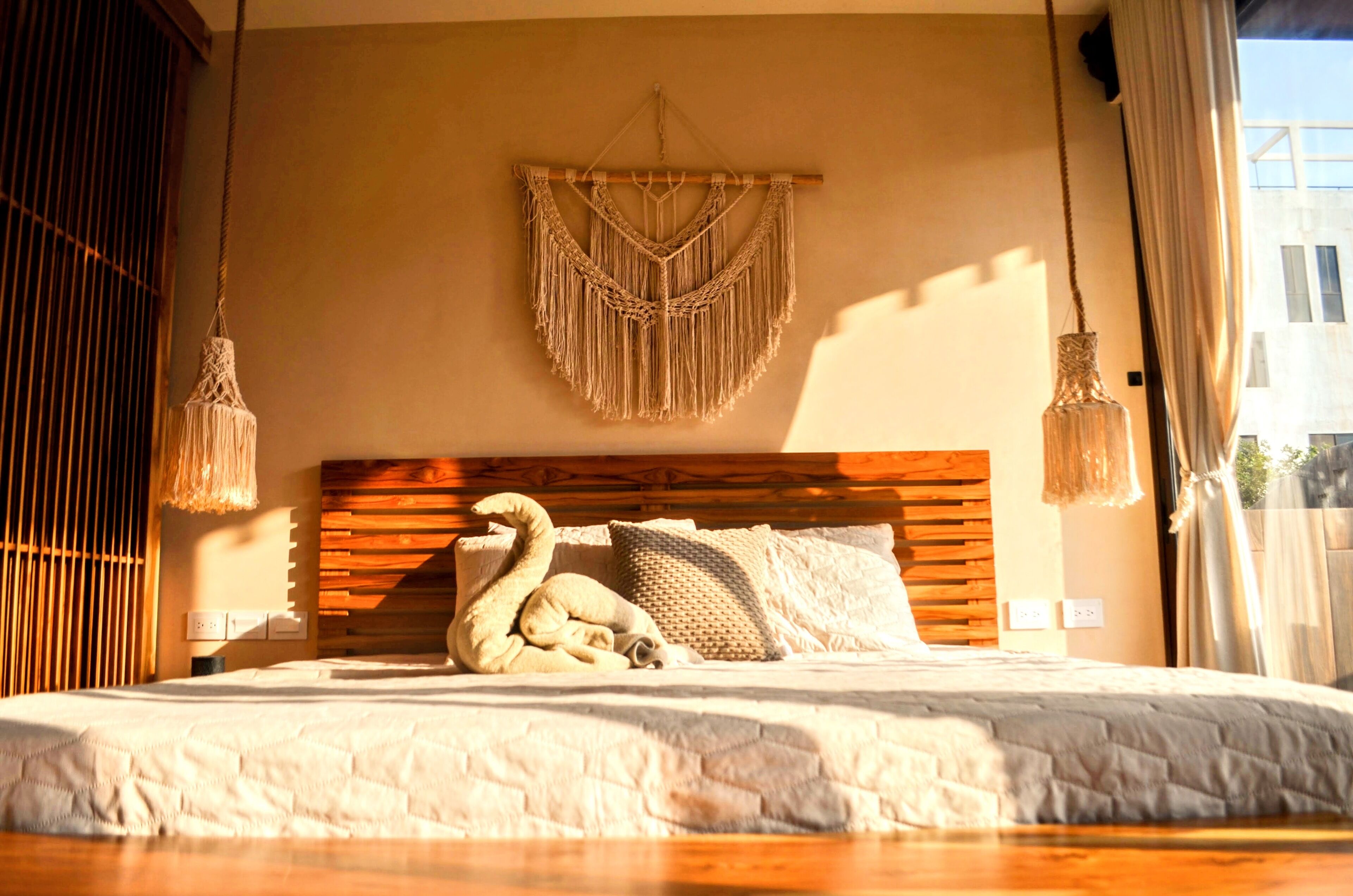 Deluxe appartement, gedeeltelijk uitzicht op zee | Luxe beddengoed, een kluis op de kamer, een strijkplank/strijkijzer