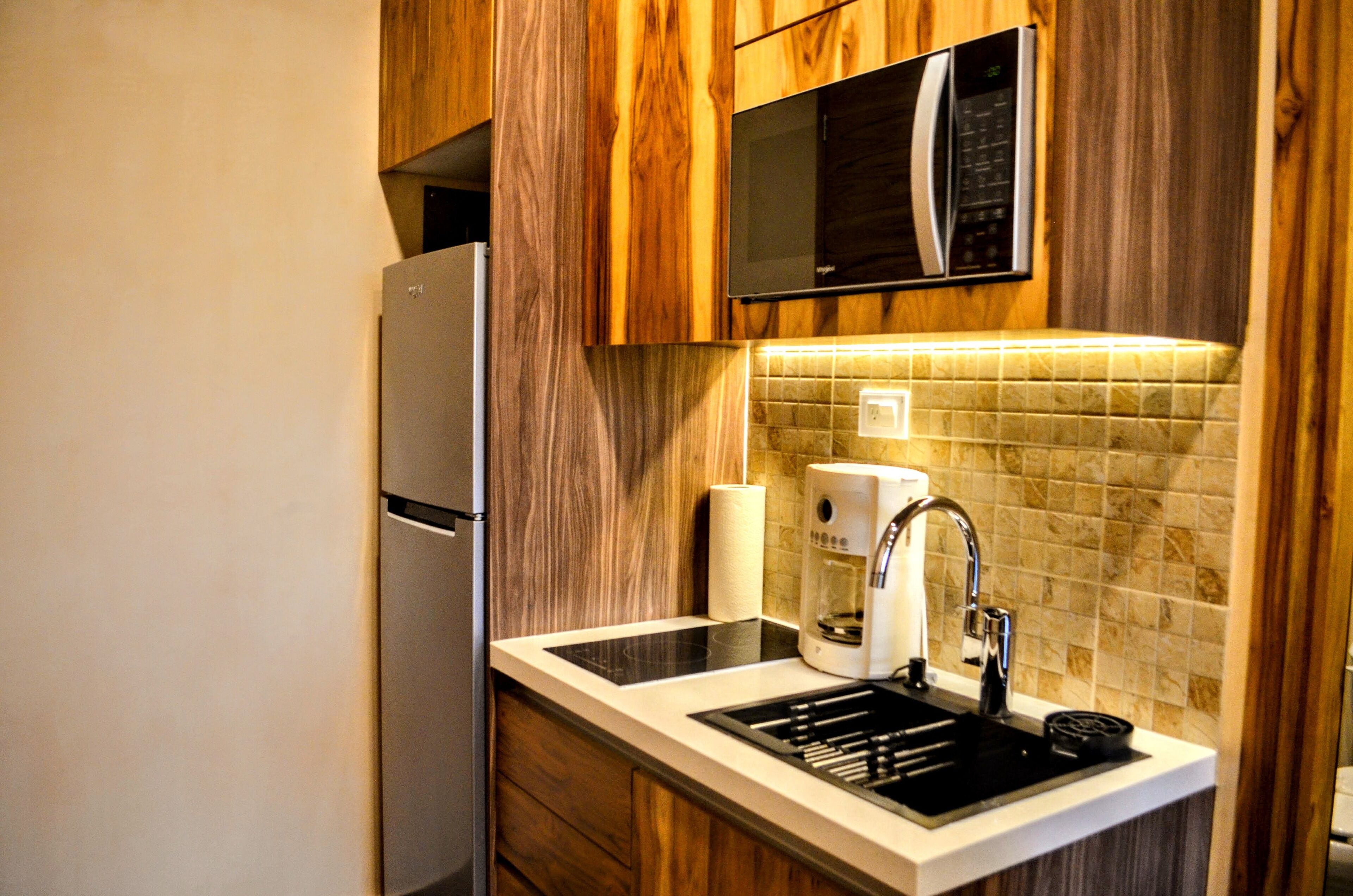 Studiosuite – deluxe, sjøutsikt | Eget kjøkken | Kjøleskap, mikrobølgeovn, kokeplater og kjøkkenutstyr