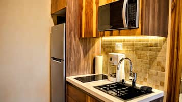 Studiosuite – deluxe, sjøutsikt | Eget kjøkken | Kjøleskap, mikrobølgeovn, kokeplater og kjøkkenutstyr