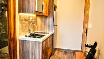 Deluxe-Studiosuite, Meerblick | Eigene Küche | Kühlschrank, Mikrowelle, Herdplatte, Kochgeschirr/Geschirr/Besteck