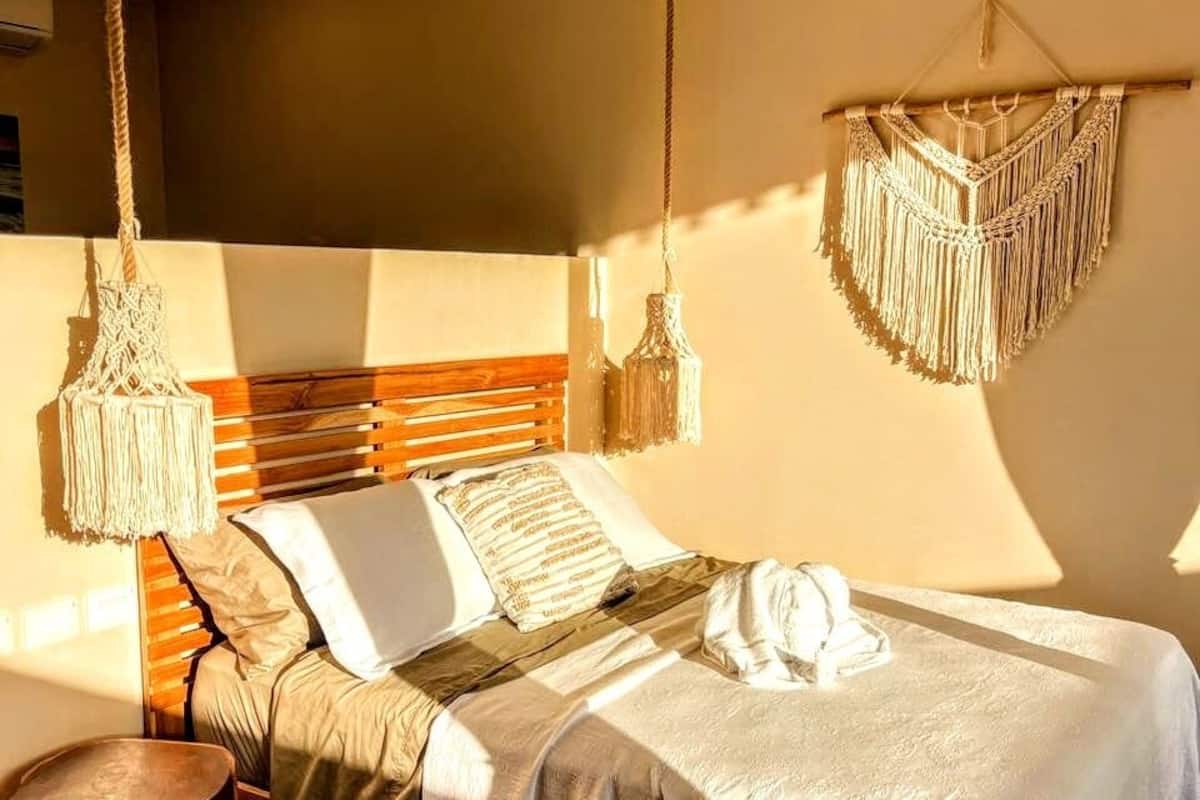 Deluxe studio suite | Luxe beddengoed, een kluis op de kamer, een strijkplank/strijkijzer