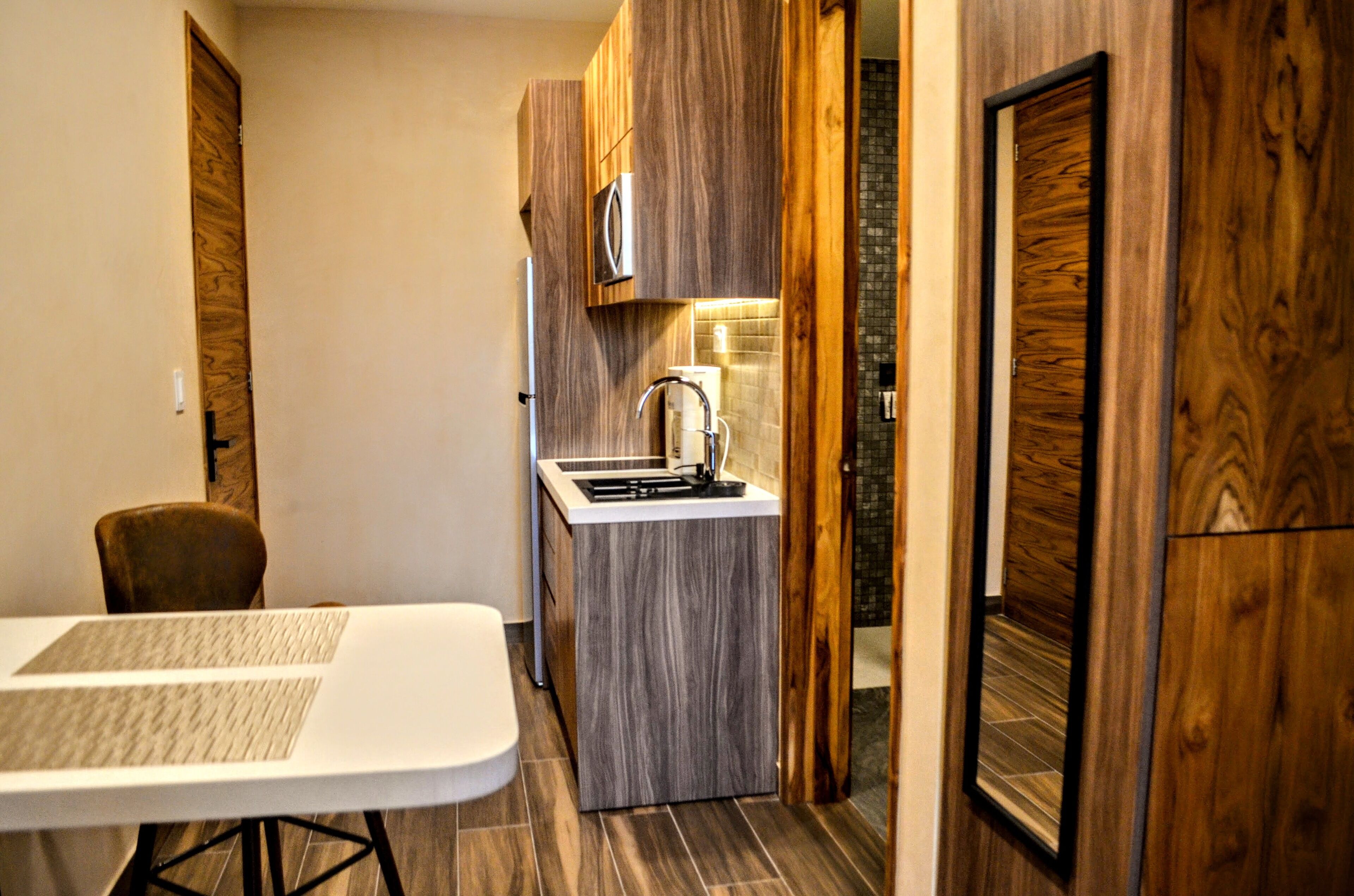 Deluxe Studio Suite, Sea View | Bahagian dalam