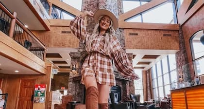 Luxury 5-pers Ski Villa right at Canyon Lifts Available Spring Break!