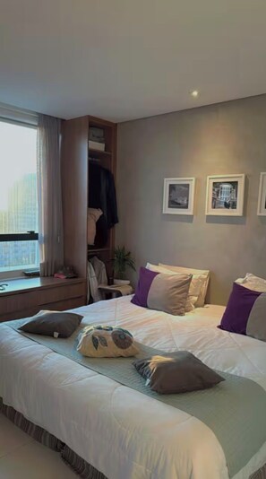 Suíte luxo, vista para a cidade | Cofres nos quartos, cortinas blackout, quartos à prova de som