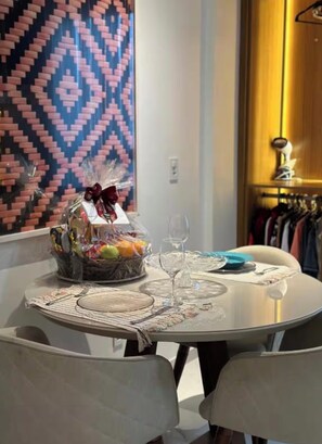 Deluxe Suite, City View | Dining - Skyline flat intercity  (Manaus)