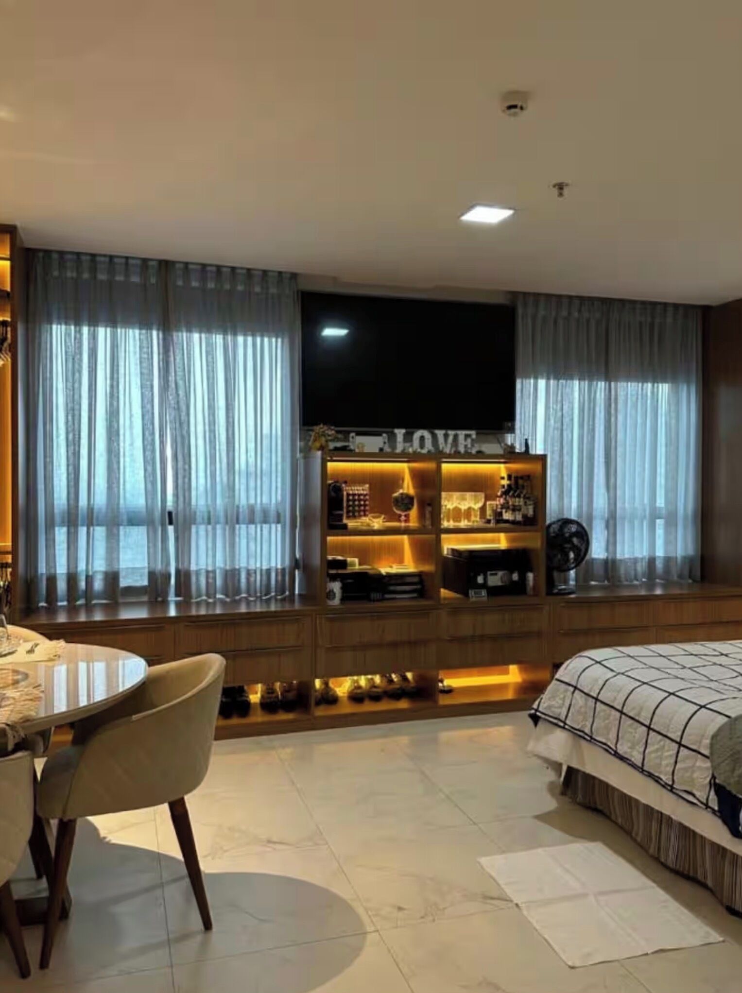 Suite Deluxe, vista città | Una cassaforte in camera, tende oscuranti, insonorizzazione