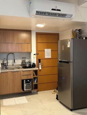 Suíte luxo, vista para a cidade | Cozinha privada