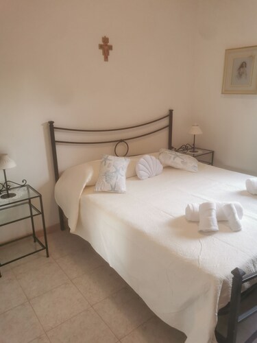 Villa Soleil vacation homes: detached cottage near the sea