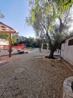 Property grounds - Villa Soleil vacation homes: detached cottage near the sea (Vieste)