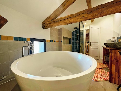 Charming country house retreat with swimming pool Douzillac