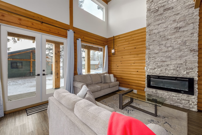 Cabin # 2 - Lakeside Cabin Sleeps 11 With Private Hot Tub - British Columbia