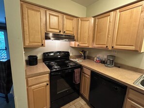 Mikrobølgeovn, ovn, kogeplade, opvaskemaskine