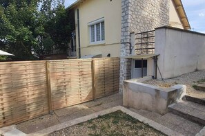 Property grounds - Cosy T2 with shared pool (optional) (La Ferté-Gaucher)