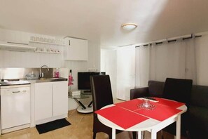 Interior - Cosy T2 with shared pool (optional) (La Ferté-Gaucher)