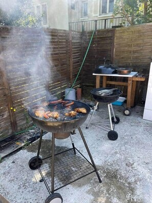 Terrace/patio - Cosy T2 with shared pool (optional) (La Ferté-Gaucher)