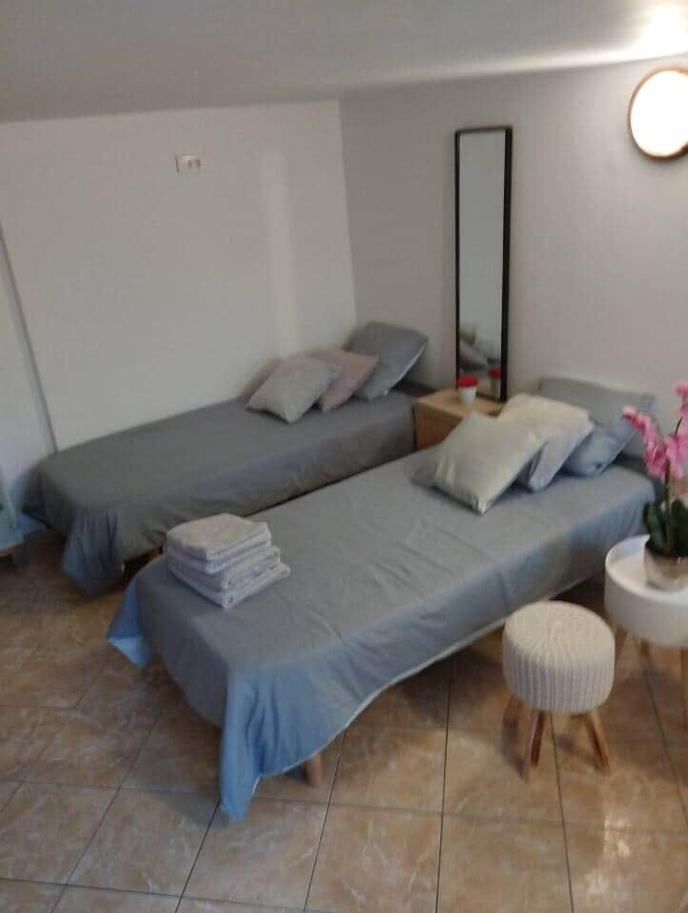 Iron/ironing board, WiFi, bed sheets