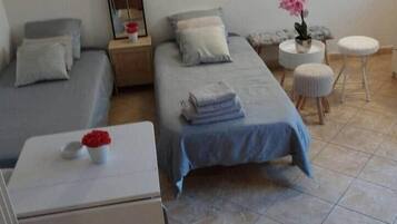 Iron/ironing board, WiFi, bed sheets