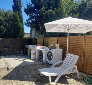 Property grounds - Cosy studio with shared pool (optional) (La Ferté-Gaucher)