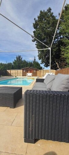 Cosy studio with shared pool (optional)