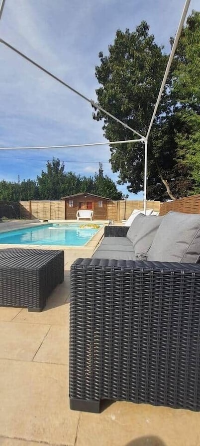 Nice studio with optional pool access to share