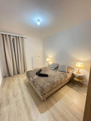 Fer et planche Ă repasser, Wi-Fi, draps fournis