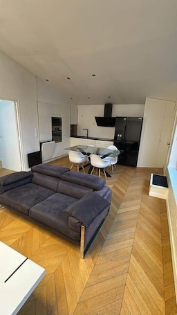 TV. Apartment in Saint-Maur-des-Fossés