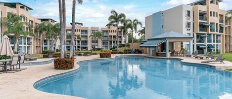 Deluxe-huoneisto, parveke | Uima-allas | Ulkouima-allas