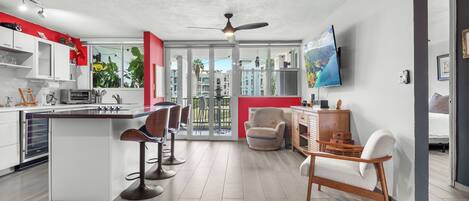 Deluxe Apartment, Balcony | Interior